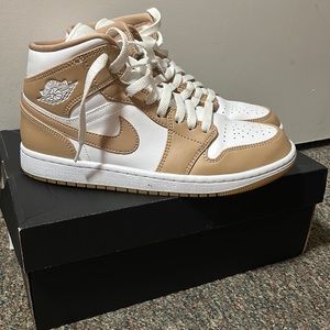 Air Jordan 1 Mid